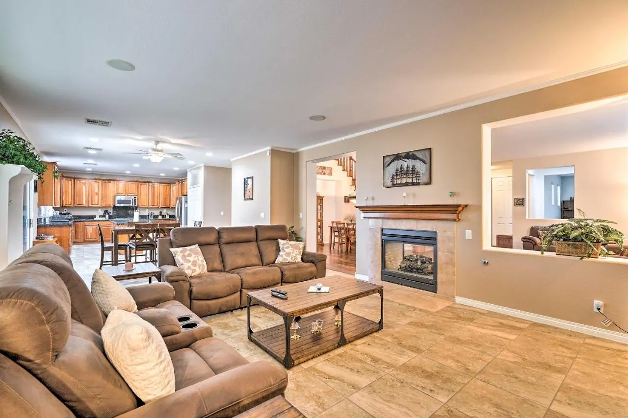 Spacious North Las Vegas Home With Yard 0*,