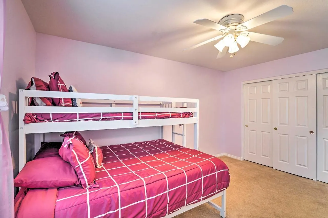 Spacious North Las Vegas Home With Yard 美国