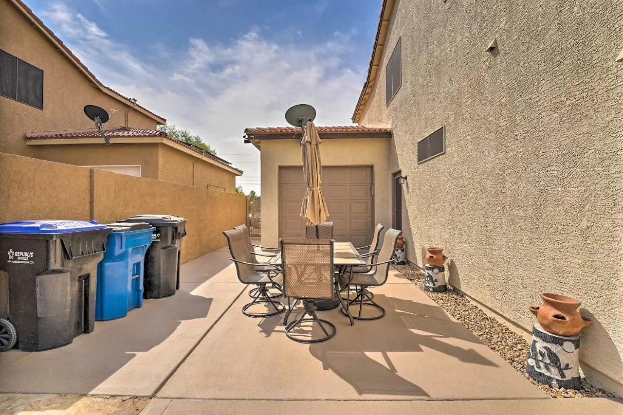 Spacious North Las Vegas Home With Yard 0*,  美国