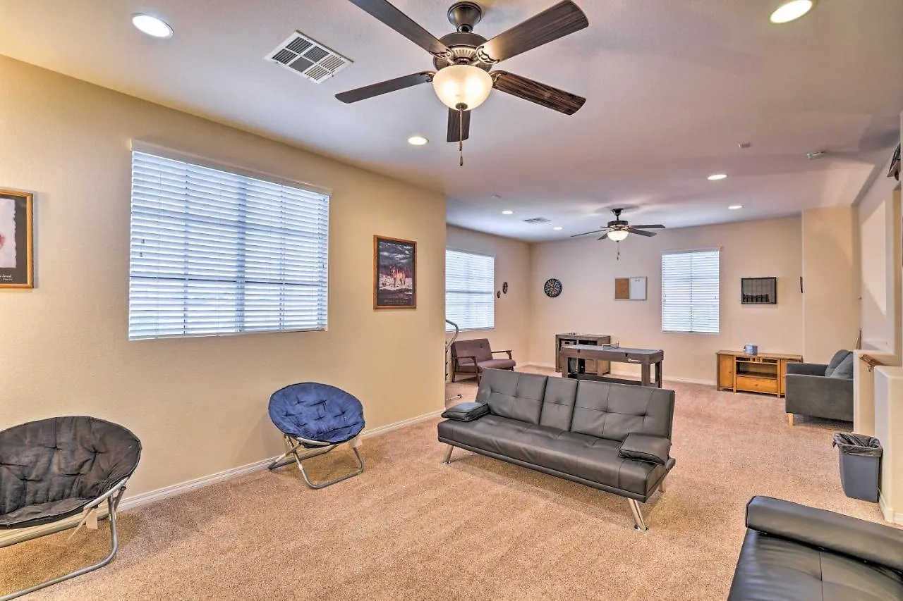 度假居 Spacious North Las Vegas Home With Yard 美国