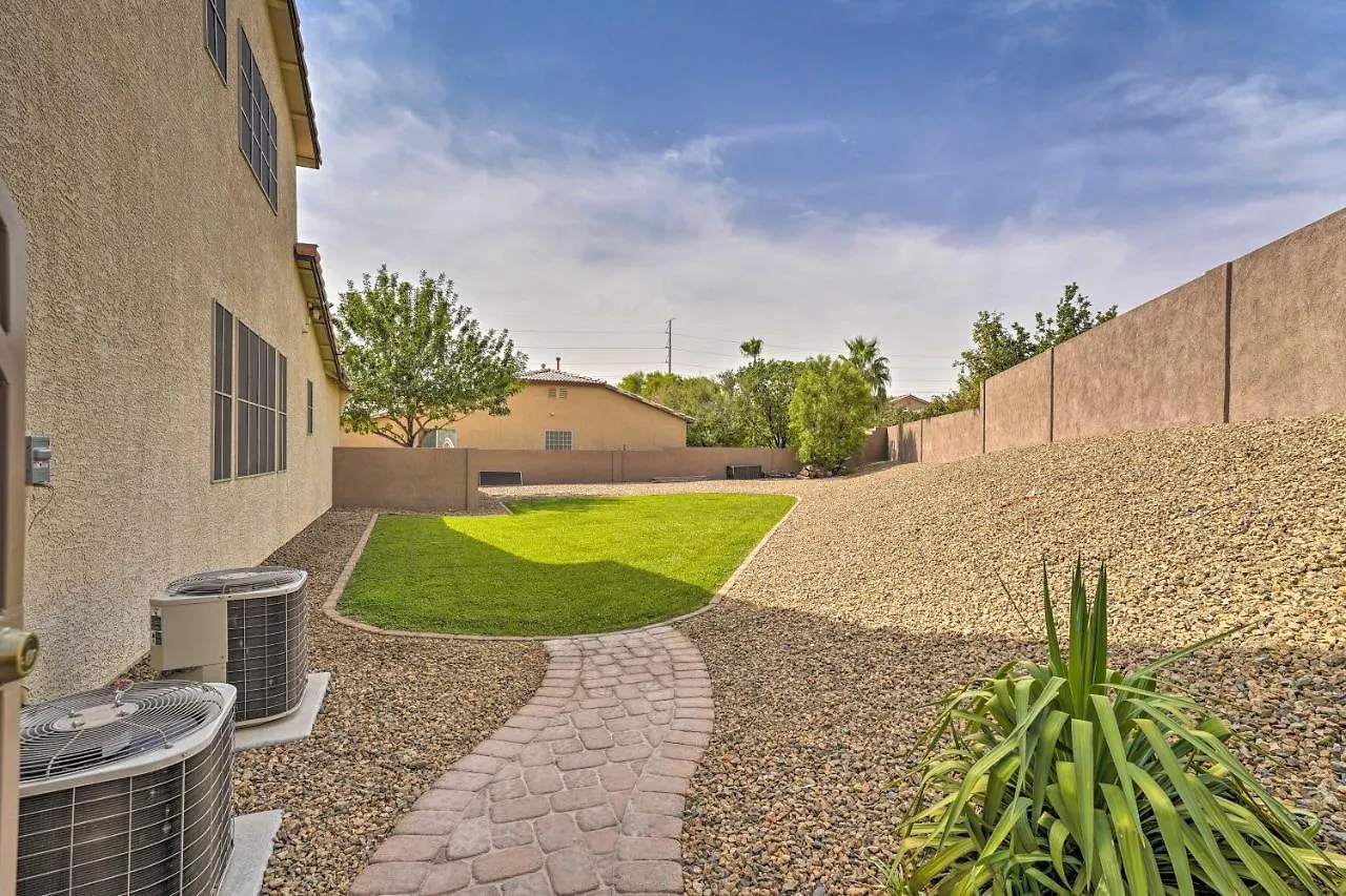 Spacious North Las Vegas Home With Yard